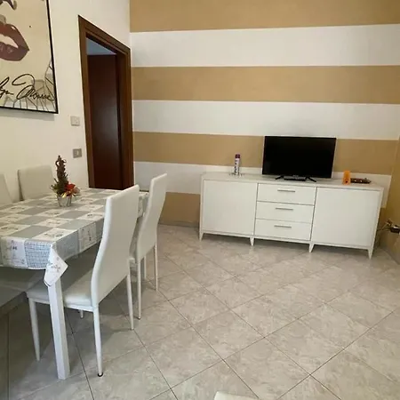 Marilyn House Apartment