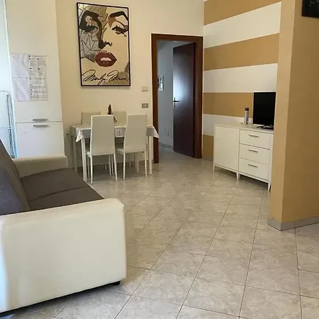 Marilyn House Apartment *